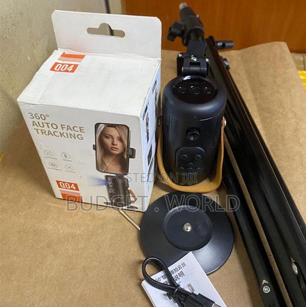 Rechargeable Portable 360° Rotation Smart Auto Face Tracking Phone