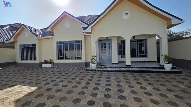 3bdrm Bungalow in Kimbo for sale