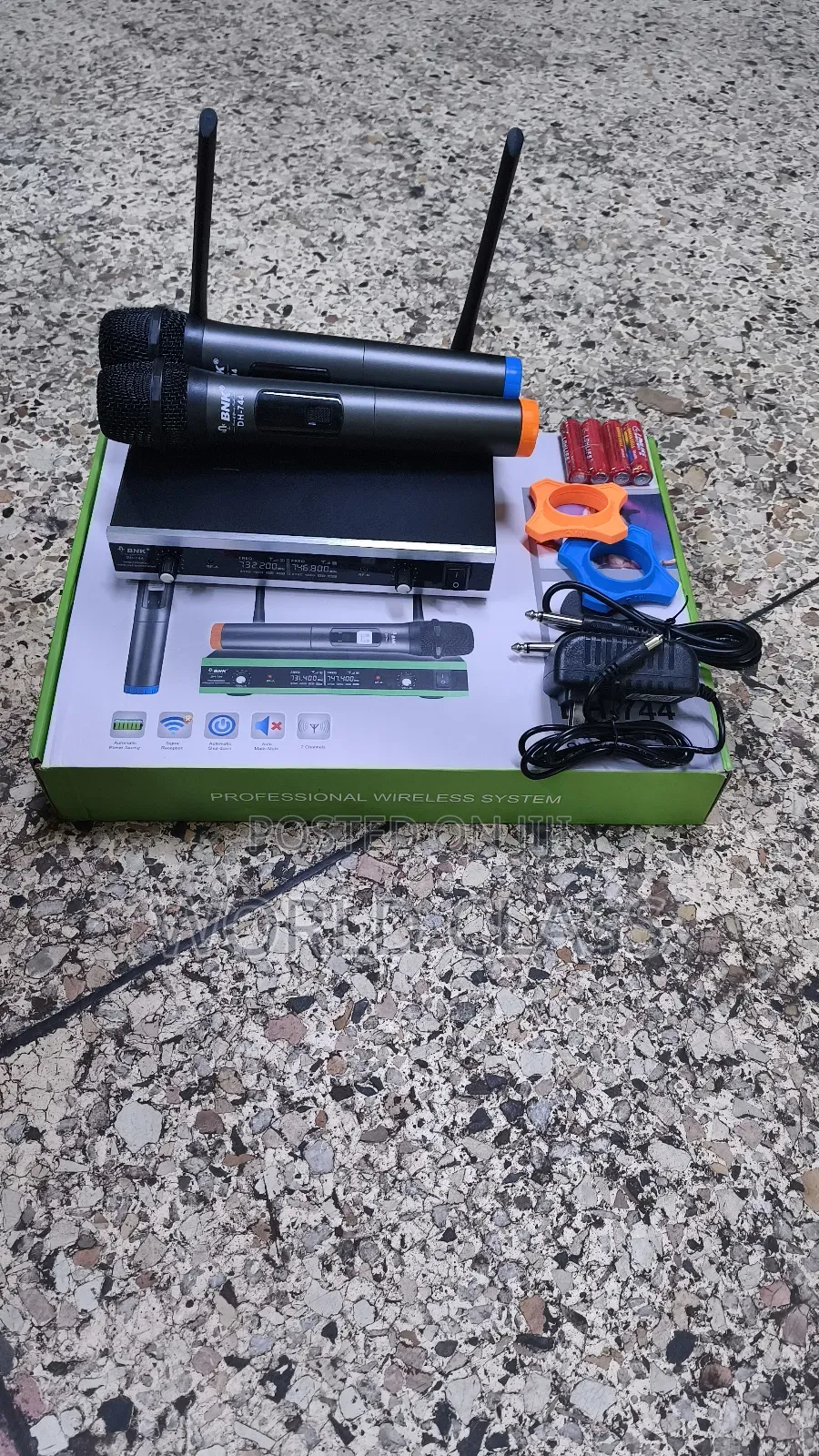 Proffesional BNK 744 Wireless Microphone