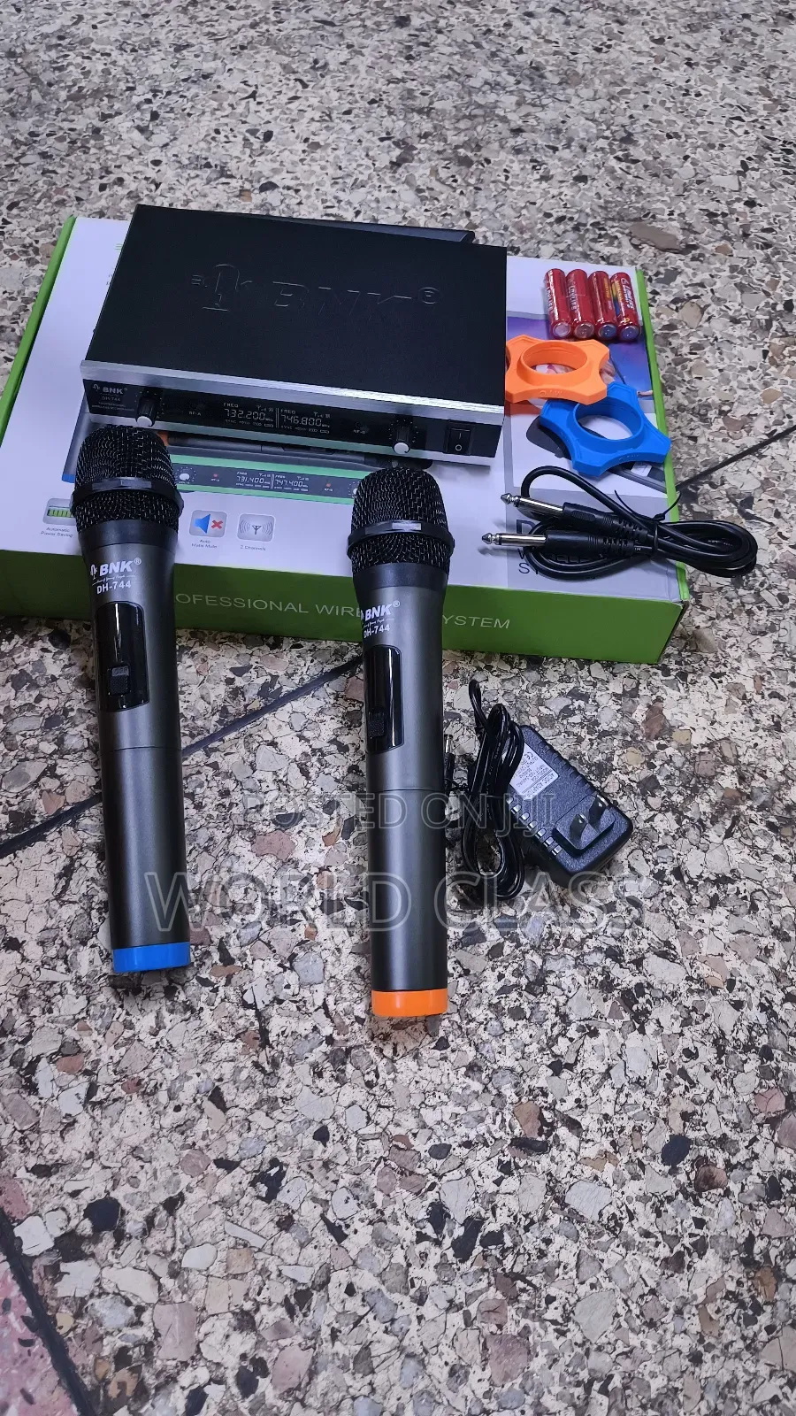 744 BNK Wireless Universal Microphone