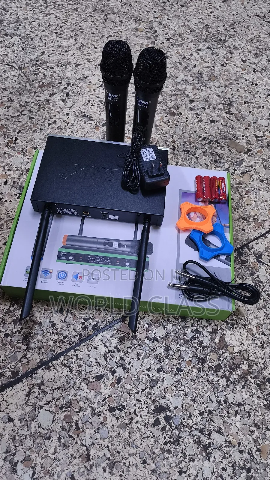 744 BNK Wireless Universal Microphone