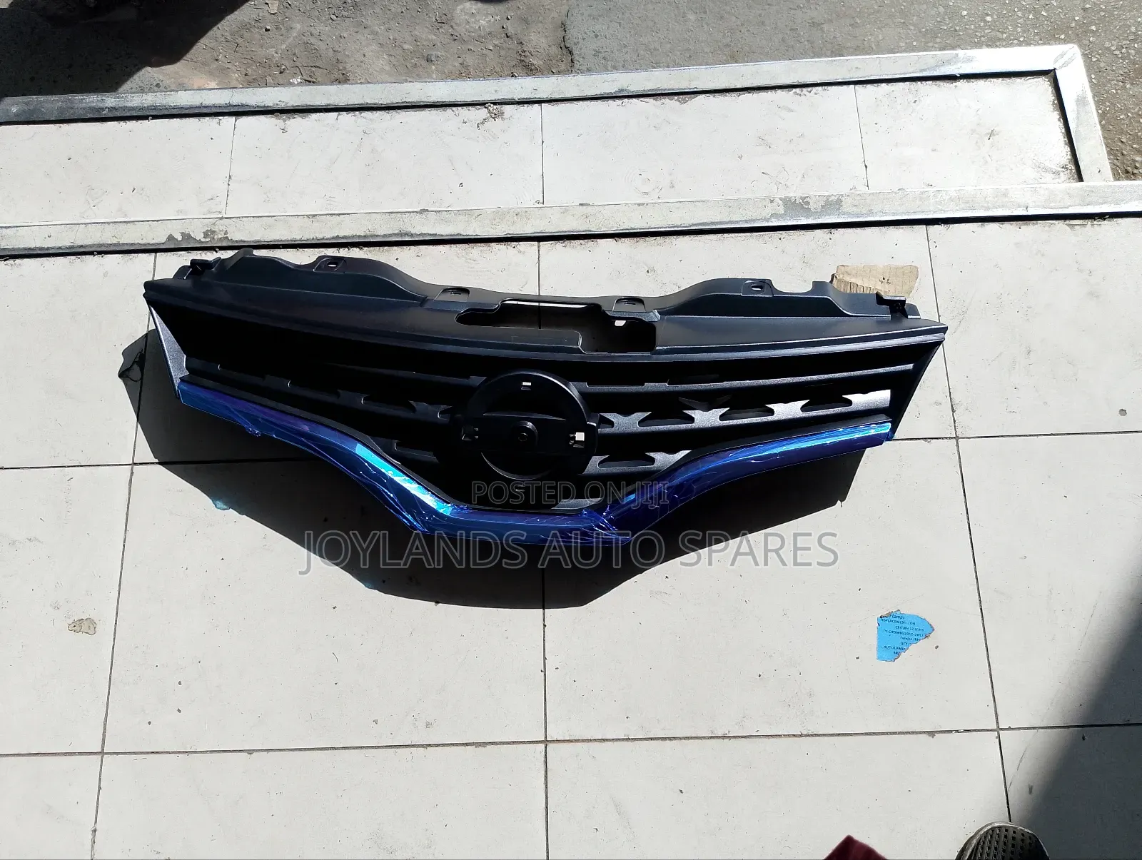 Front Grill Nv 200