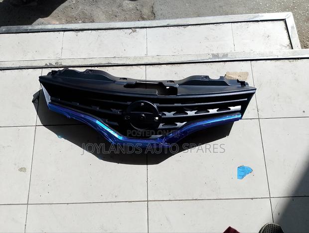 Front Grill Nv 200 - thumbnail 2