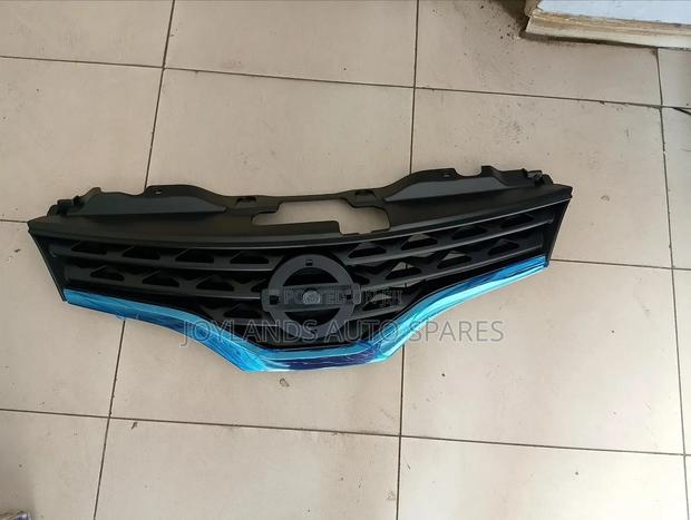 Front Grill Nv 200