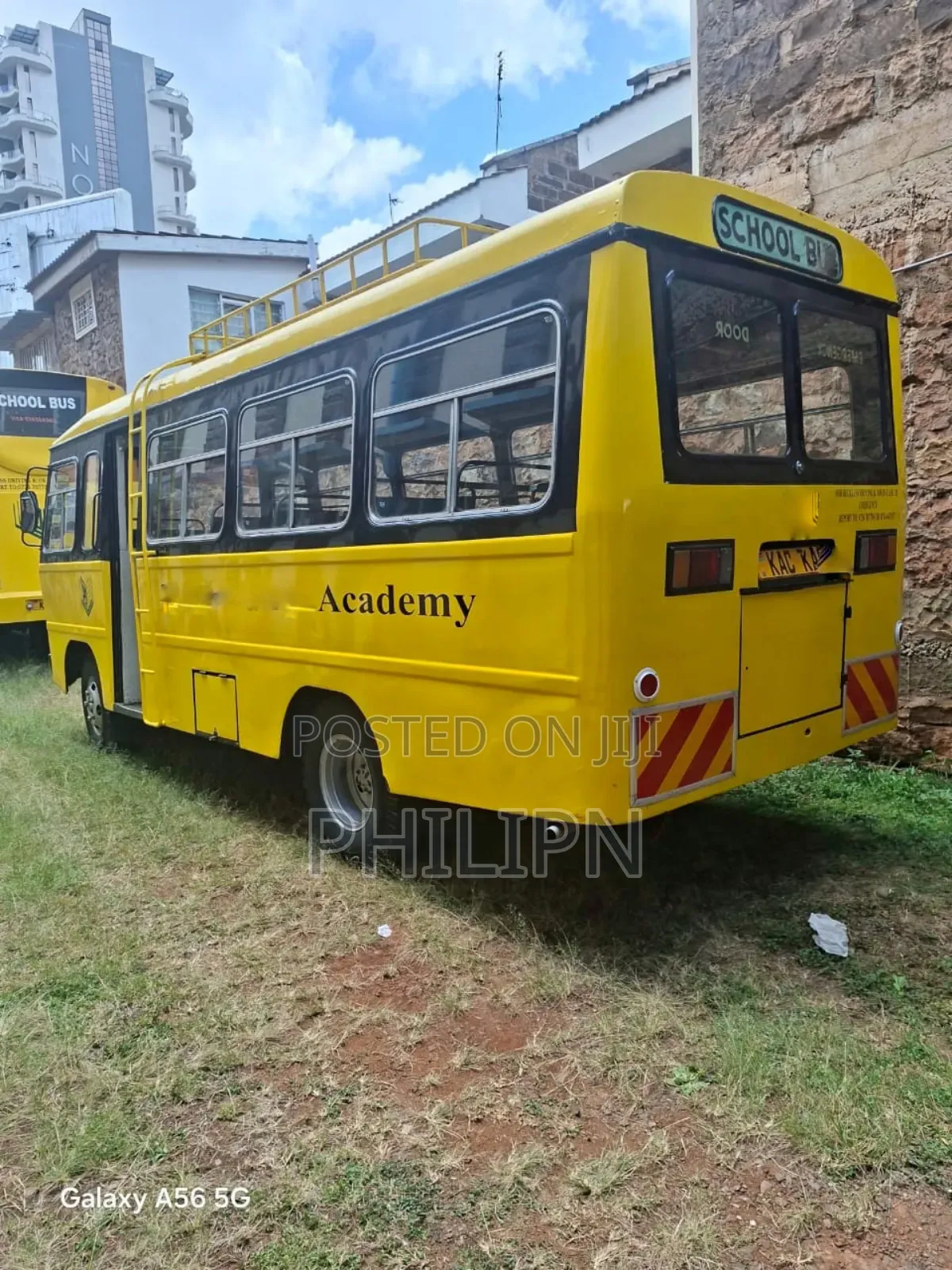 Isuzu Executive Bus 2004 Yellow