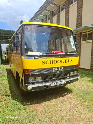 Isuzu Executive Bus 2004 Yellow