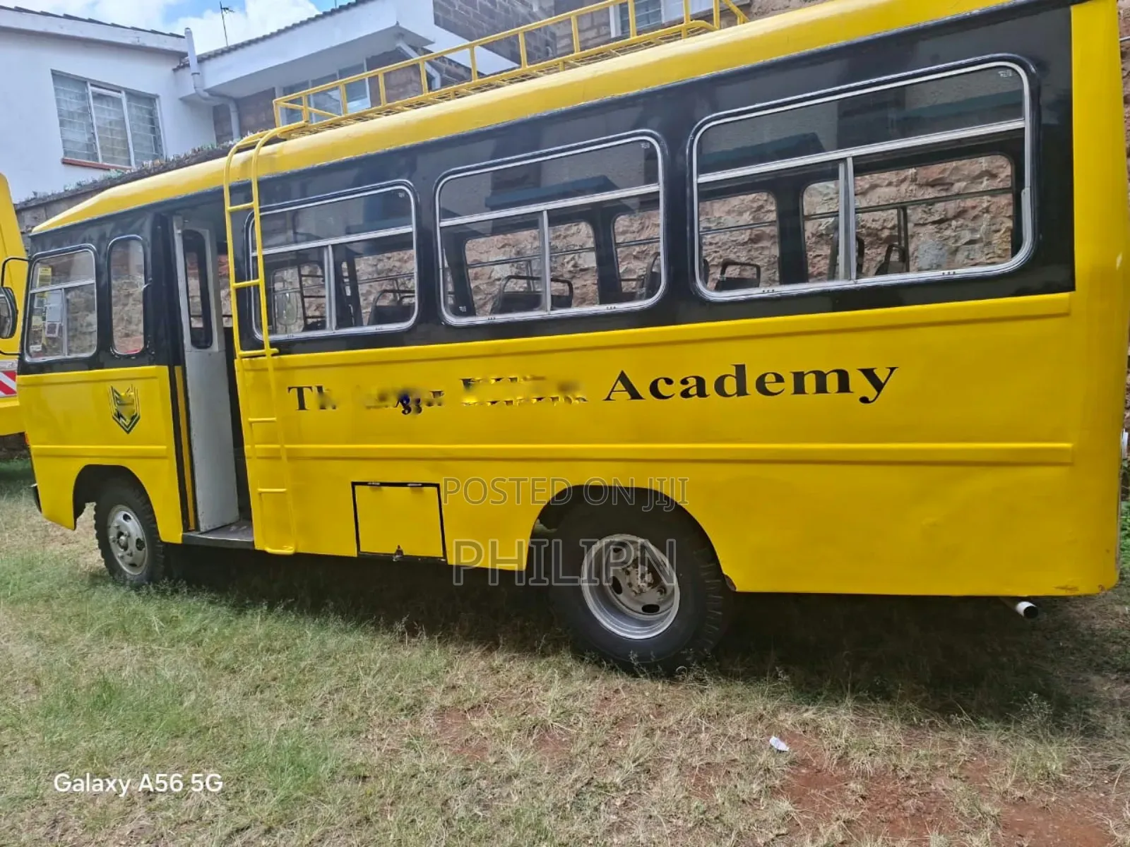 Isuzu Executive Bus 2004 Yellow