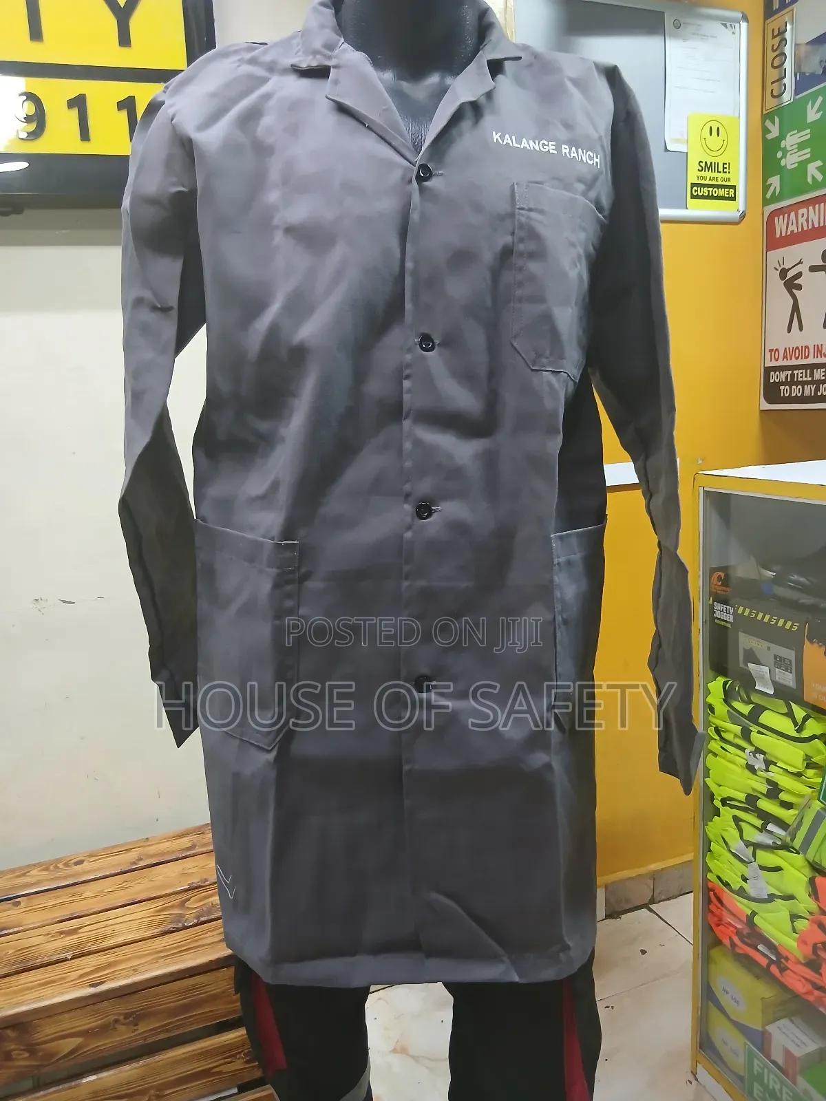 Prevent Dirt on Your Clothes at Work With a Dust Coat