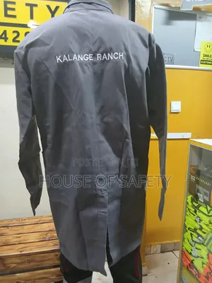 Prevent Dirt on Your Clothes at Work With a Dust Coat