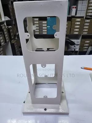 Pedestal 100mm 4 Power and 4 Data