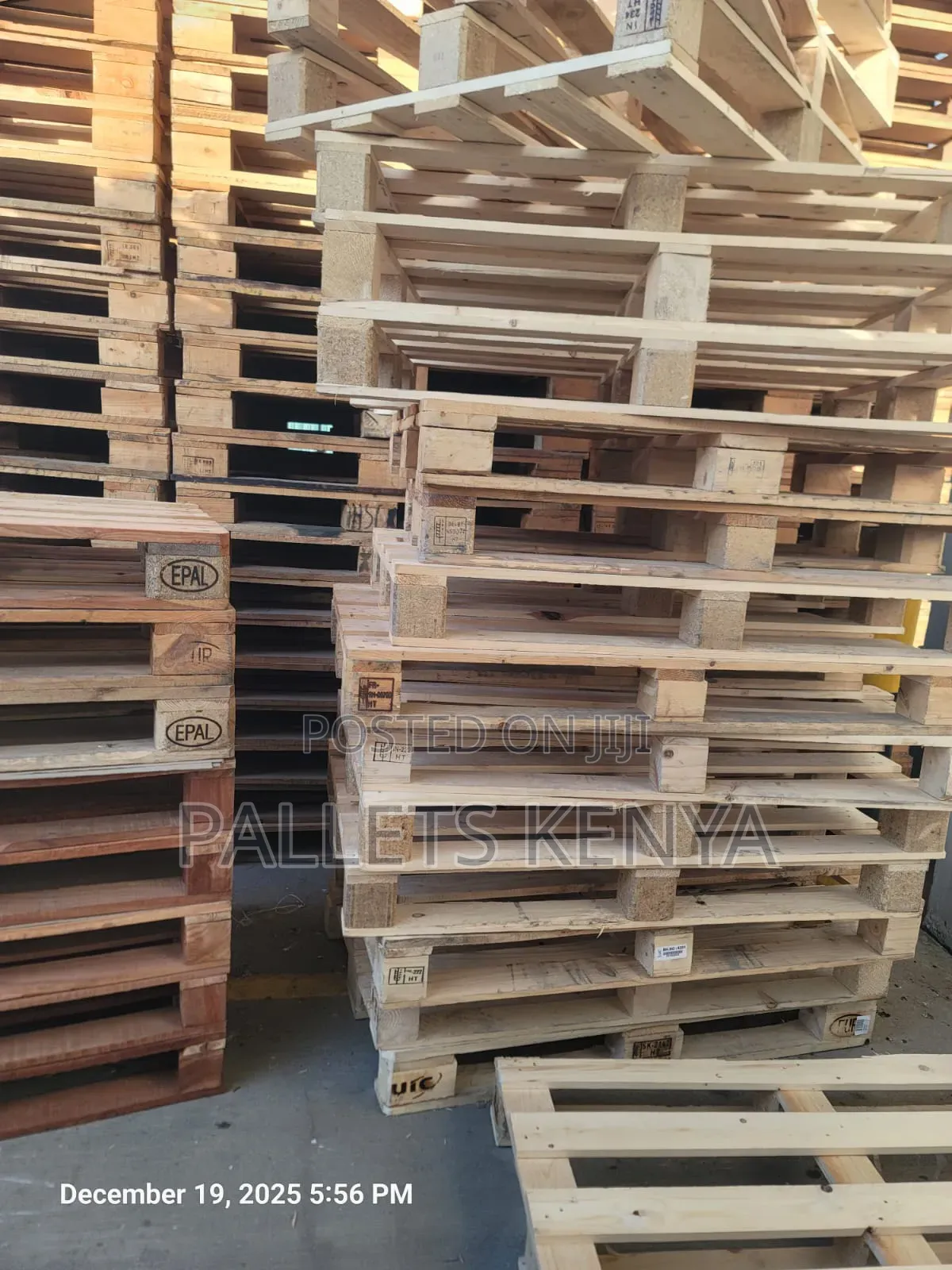 Reclaimed Wood Pallets- Strong and Sustainable Option .010