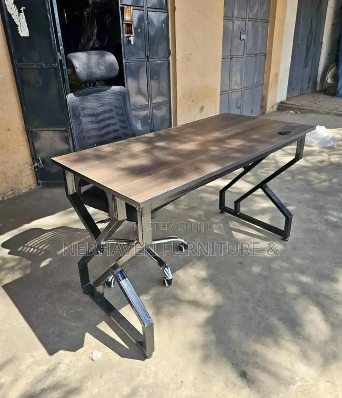 Affordable Metallic Table – Quality You Can Trust