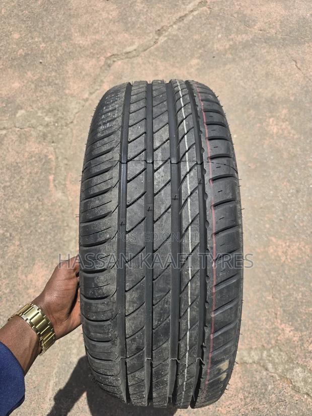 215/55r17  Zextour Tyre - thumbnail 2