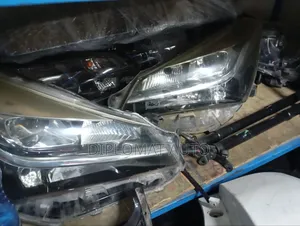 Vitz Juwella 2018 Headlights Xenon