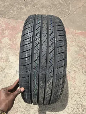 235/55r18 Maxtrek Tyre