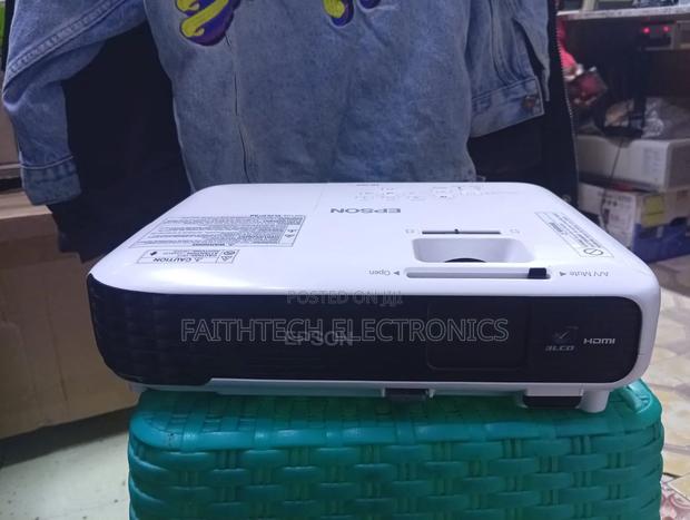 Refurbished Epson Projector Best for Church Presentation