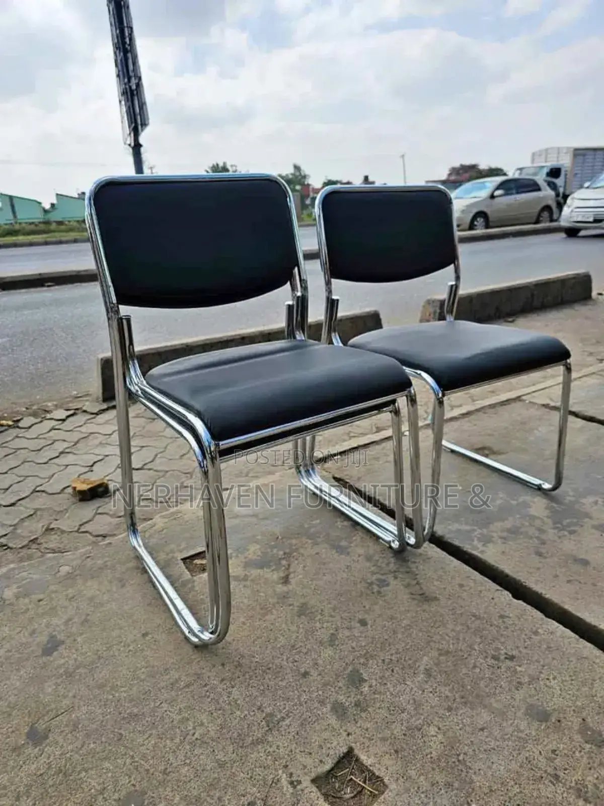 Fixed Base Office Chair – Comfortable Seating