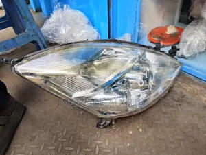 Toyota Isis Headlight