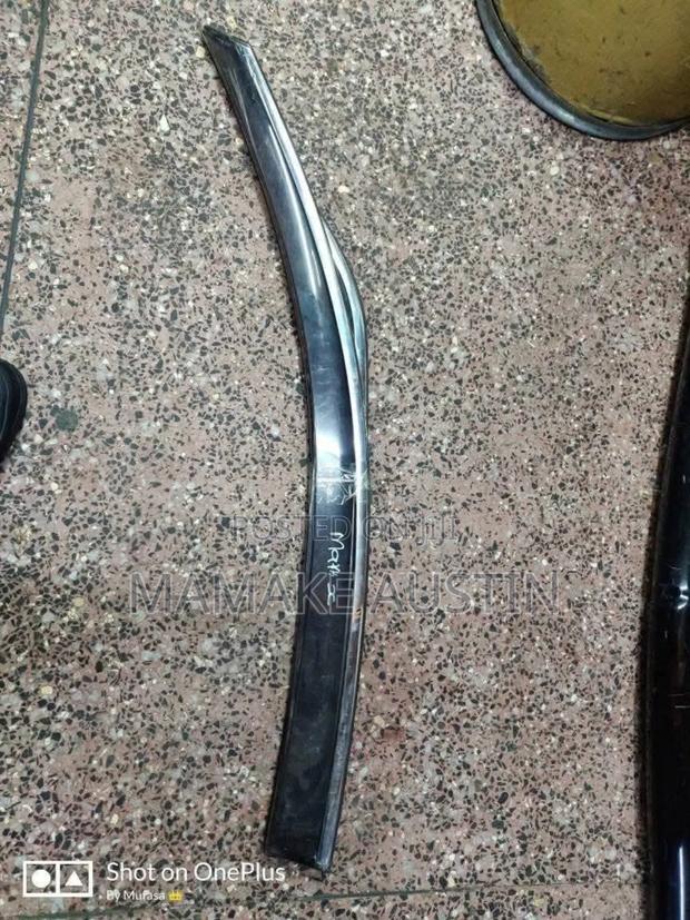 Toyota Premio Window Breaker