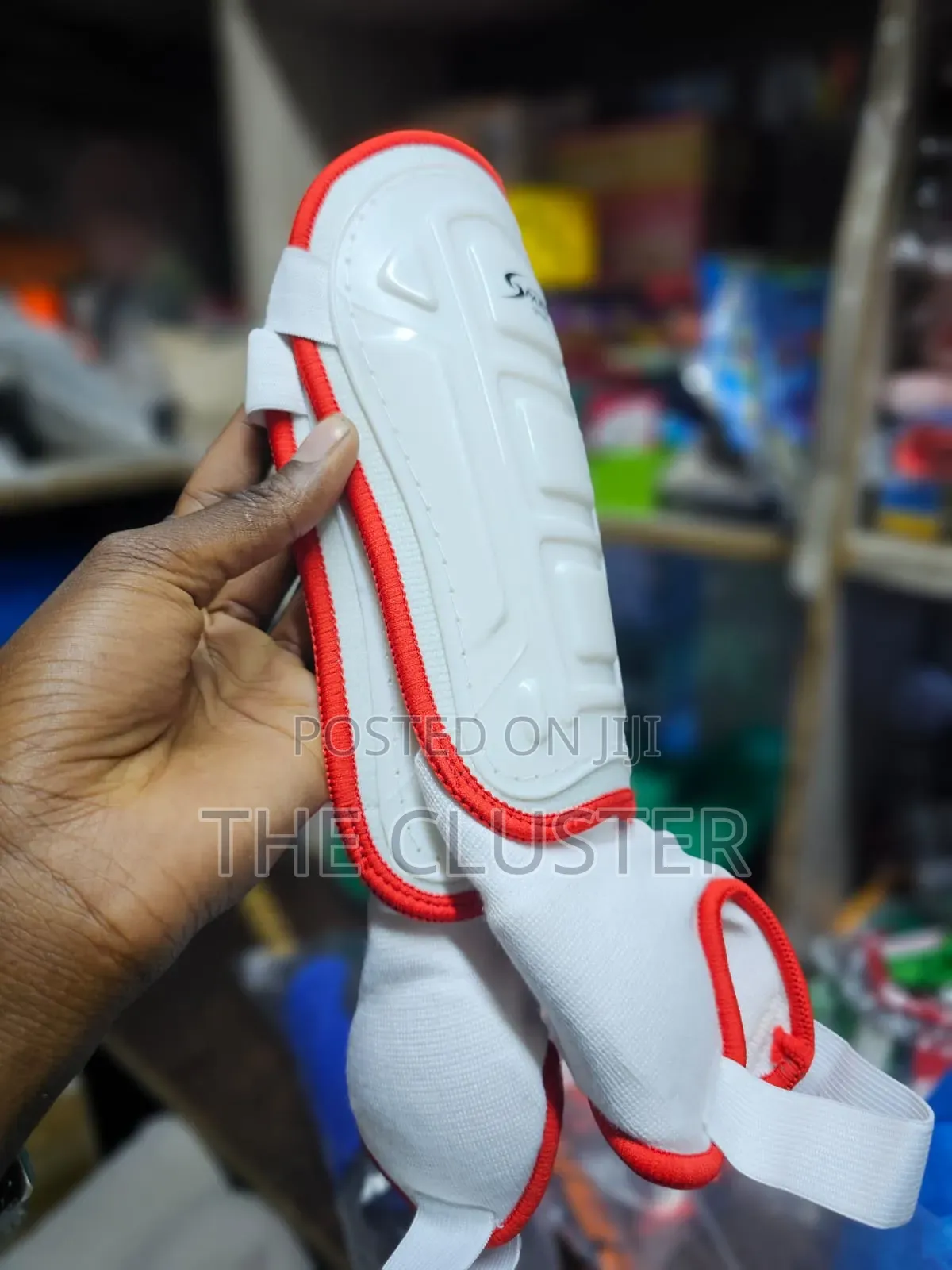 Shin Guard Sparo 6847 One Pair White Shin Guard.