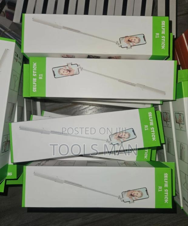 R1 Selfie Stick.