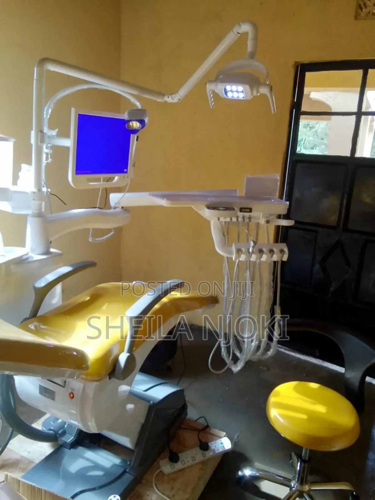 Dental Unit Complete With Compressor