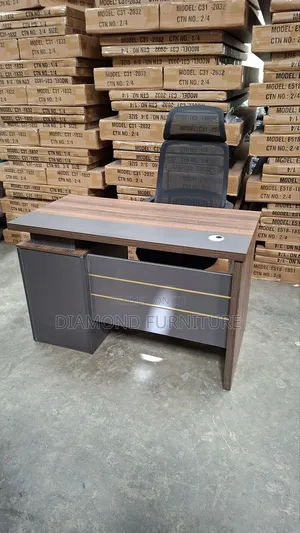 Executive Office Desk With Drawers – Modern Design
