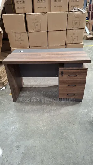 Executive Office Desk With Drawers – Modern Design