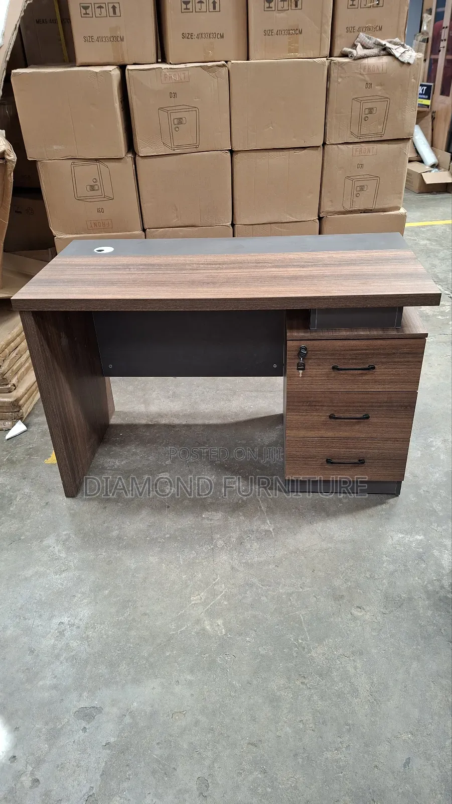 Executive Office Desk With Drawers – Modern Design