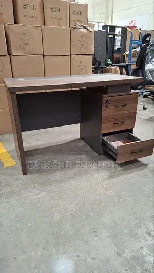 Executive Office Desk With Drawers – Modern Design