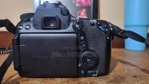 Canon Camera 70d With 18-200mm Lems