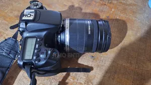 Canon Camera 70d With 18-200mm Lems