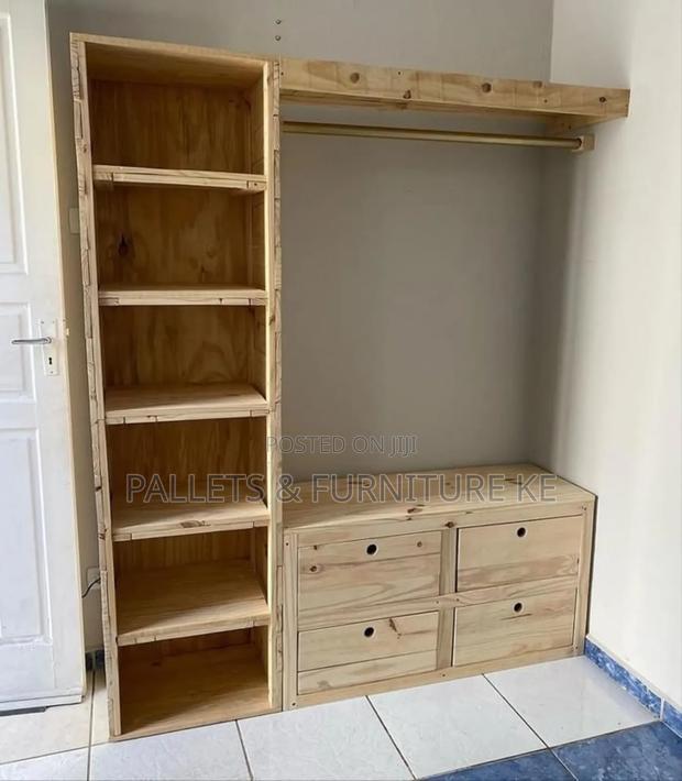Woodline Closet