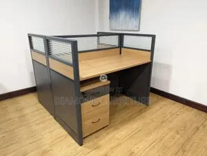 Modern Office Workstation / Office Cubicle Desk