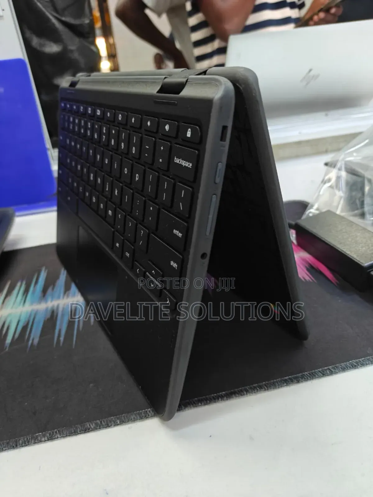 Laptop Lenovo 300e 4GB Intel Celeron SSD 32GB