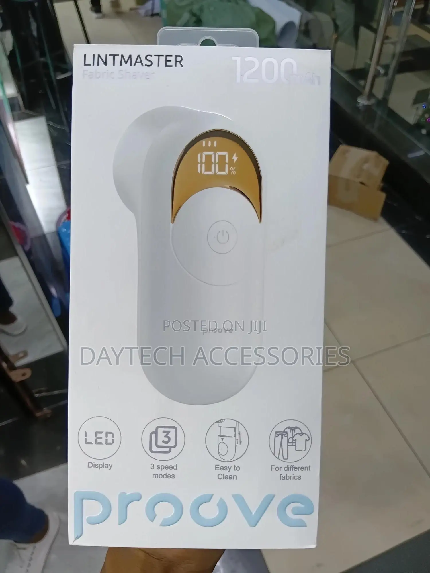 The Proove Lint Master Fabric Shaver.