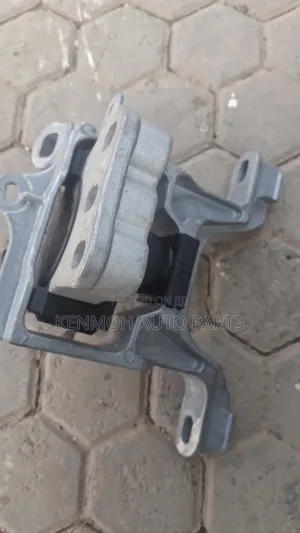 Upper Engine Mounting Demio 2017>