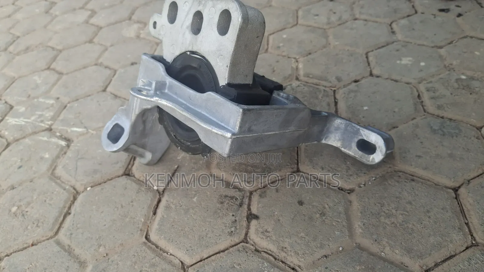 Upper Engine Mounting Demio 2017>