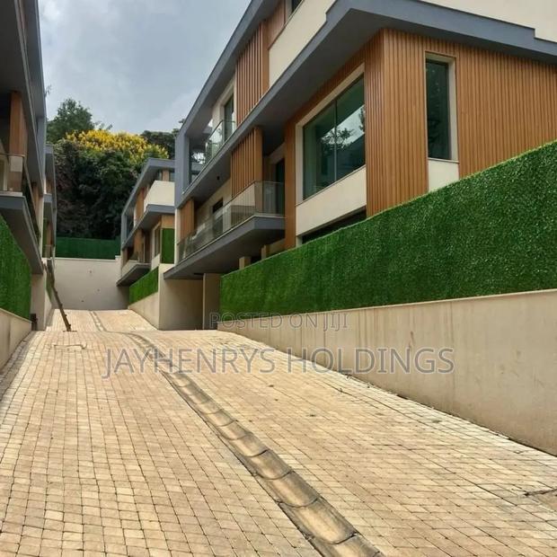 5bdrm House in Lavington for sale - thumbnail 3