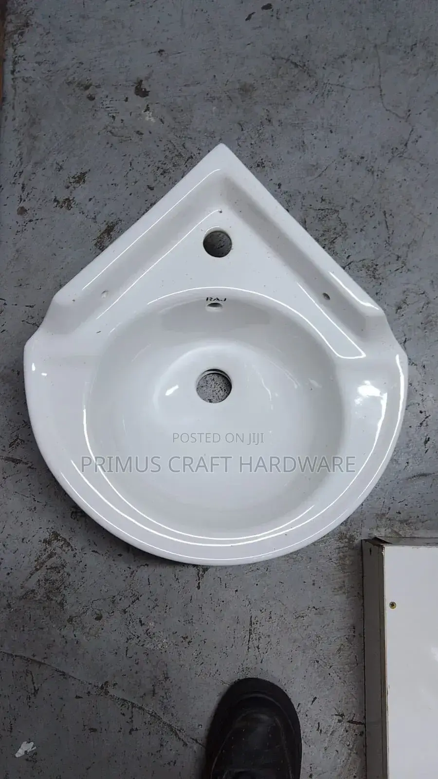 Small Corner Sink-White in Color