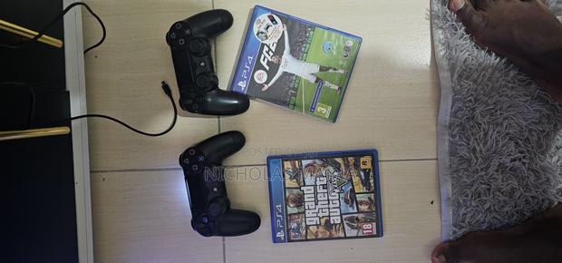 Sony Console Ps4 - thumbnail 3
