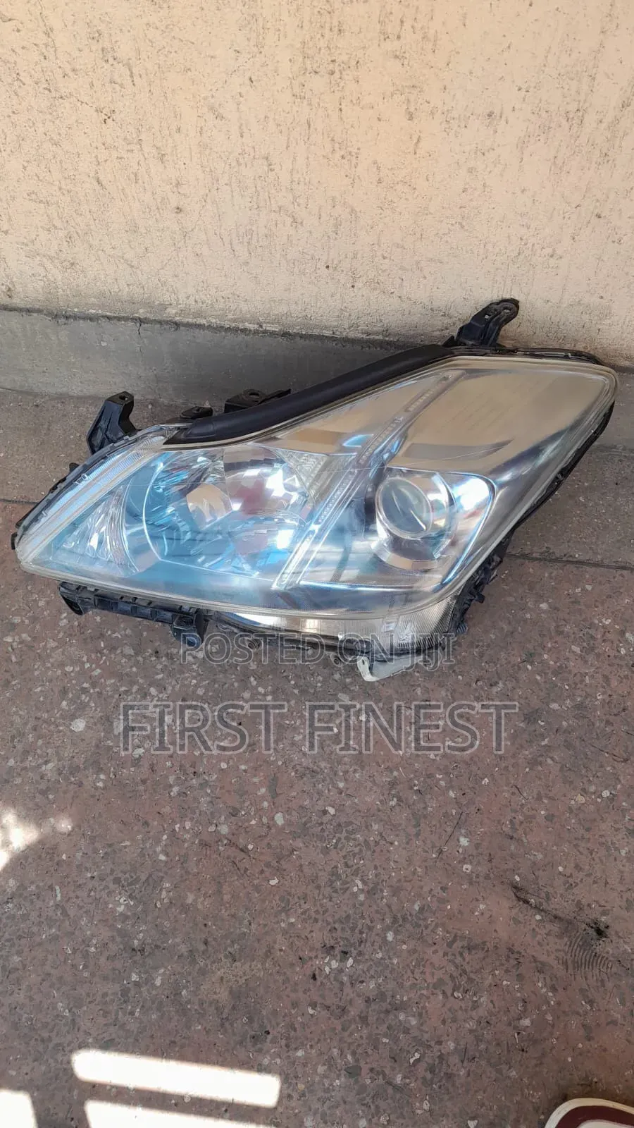Toyota Crown 2012 Xenon Headlight(Bluish)