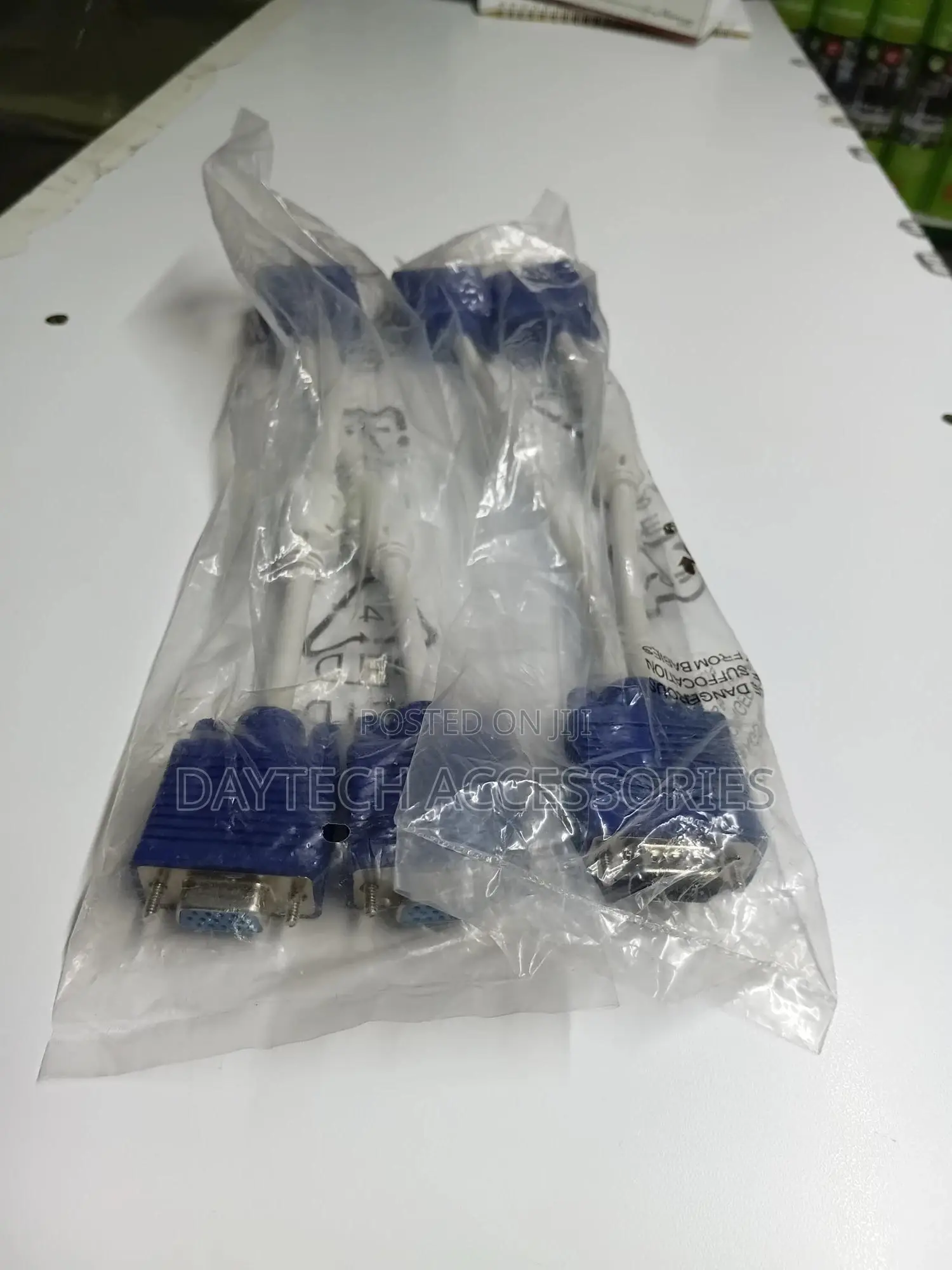 Vga Male to 2 Way Splitter Cable.