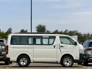 Toyota HiAce SV Premium 2013