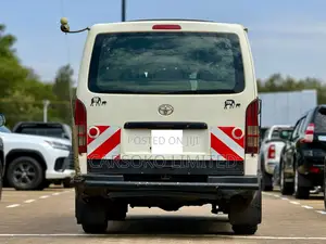 Toyota HiAce SV Premium 2013