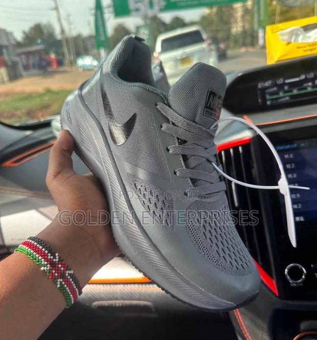 Grey Nike Zoom Trainer 40-44 - main view