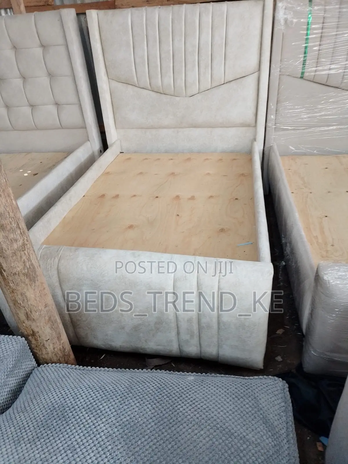 Gracious 5 by 6 Modern v Bed