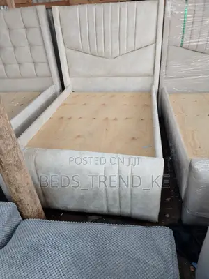 Gracious 5 by 6 Modern v Bed
