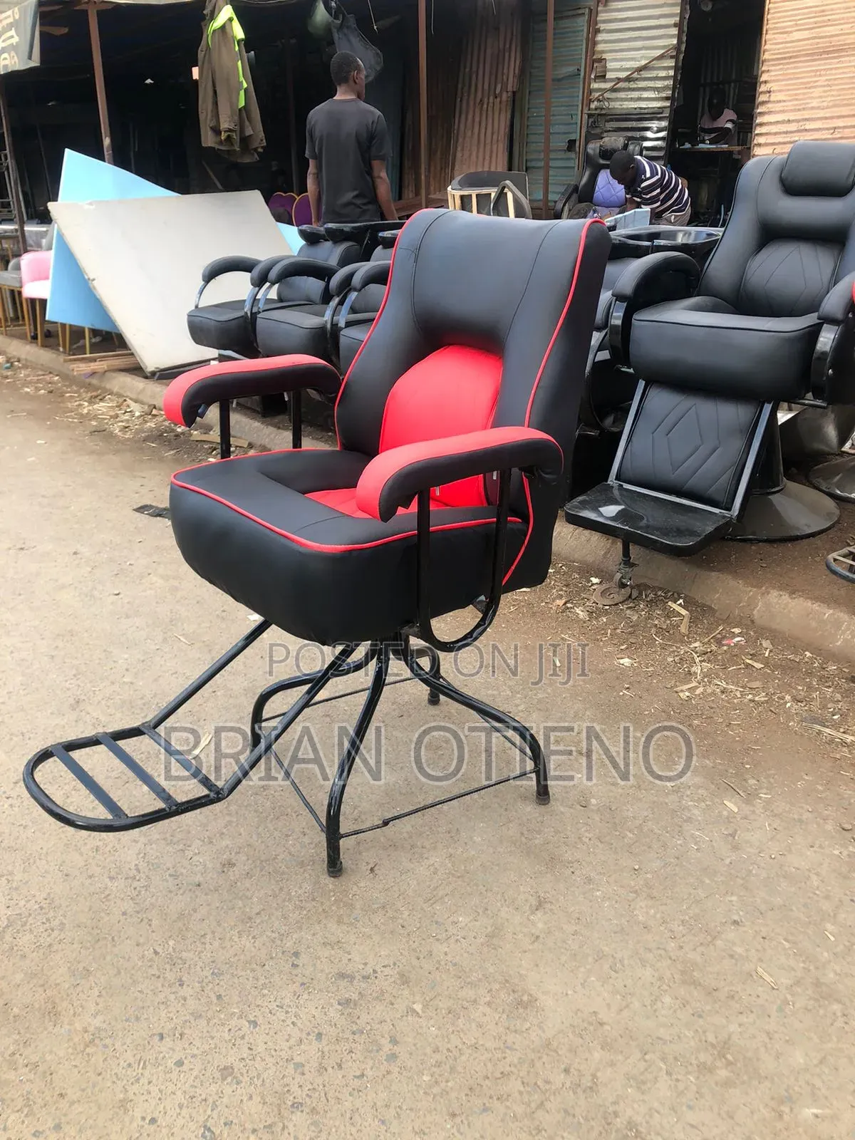 Kinyozi Rotating Seats