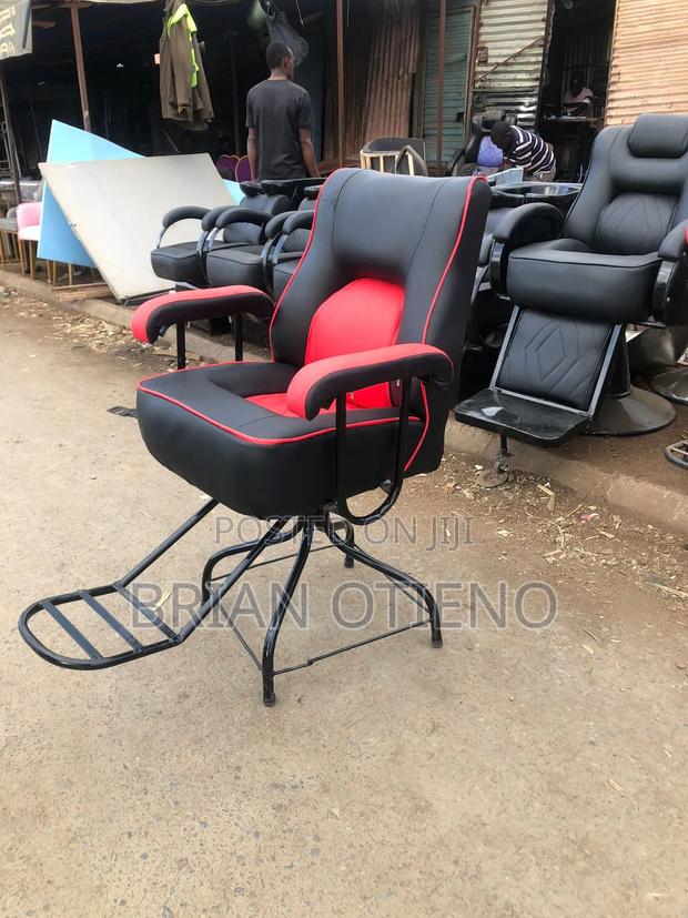 Kinyozi Rotating Seats